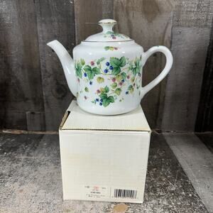 Andrea by Sadek Vineyard Teapot 6" Tall Japan with Box